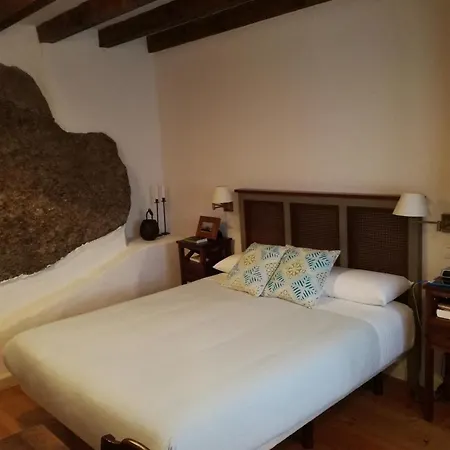 Casa De Las Piedras * Peñacaballera